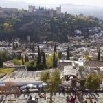 En la imagen el mirador de San Nicolas en el albaicin con vistas a la Alhambra