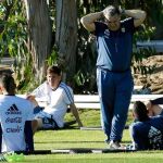 El selecciionador argentino, Gerardo «Tata» Martino, con sus internacionales