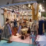 Marcado estilo "vintage", tendencias iconoclastas, "look"marinero e industrial o tejidos étnicos y ecológicos son algunas de las apuestas para esta primavera presentadas hoy en la Feria Internacional de la Moda de Tokio. EFE/Javier Picazo Feliú