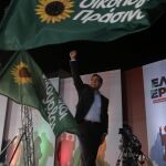 Alexis Tsipras, saluda a sus simpatizantes durante el mitin final de su campaña