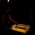 Malala apagando las velas de la tarta el día 10 de diciembre cuando recibió en Oslo el Premio Nobel de la Paz.