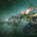 La misión Gaia de la ESA es un gran observador espacial que hará el mapa más completo del cielo con el censo de miles de millones de objetos. El satélite, en la imagen, en sus distintas posiciones, observará cada uno de los astros más de 70 veces. Será lanzado este año.
