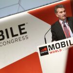 El comisario europeo de Economía y Sociedad Digital, Günther Oettinger, durante su intervención en el MWC