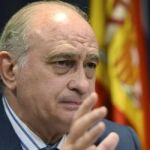 Jorge Fernández Díaz durante la conferencia de prensa que ofrece en la embajada de España en Washington DC.
