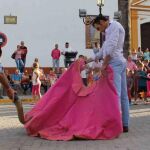 El Cid y Dávila Miura torean en las calles de Villamanrique