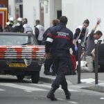 Los servicios de emergencia atienden a los heridos tras el tiroteo