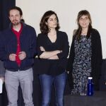 El líder de Podemos, Pablo Iglesias junto a Bibiana Medialdea, María Pazos, Tania González y Clara Serra