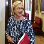Rosa Díez en los pasillos del Congreso