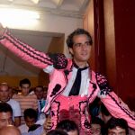 Fandiño sale a hombros del coso de Las Cruces tras una épica encerrona