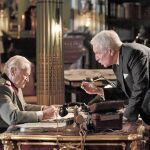 La cinta refleja el apasionante cara a cara entre el general alemán Von Choltitz (sentado) y el diplomático sueco Raoul Nordling