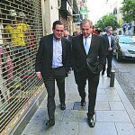 Carmona desayunó en compañía del ex ministro de Defensa en el centro de Madrid. Una hora más tarde, ambos presentaron sus propuestas en materia de discapacidad.