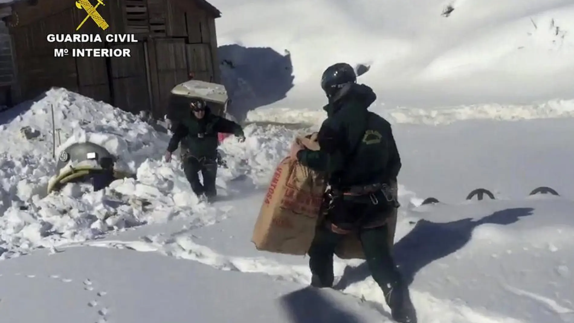 Agentes del Grupo de Rescate e Intervención en Montaña (Greim) de la Guardia Civil
