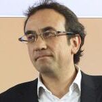 El presidente de la Generalitat, Artur Mas, acompañado por el nuevo coordinador general del partido tras la marcha de Oriol Pujol, Josep Rull (d).