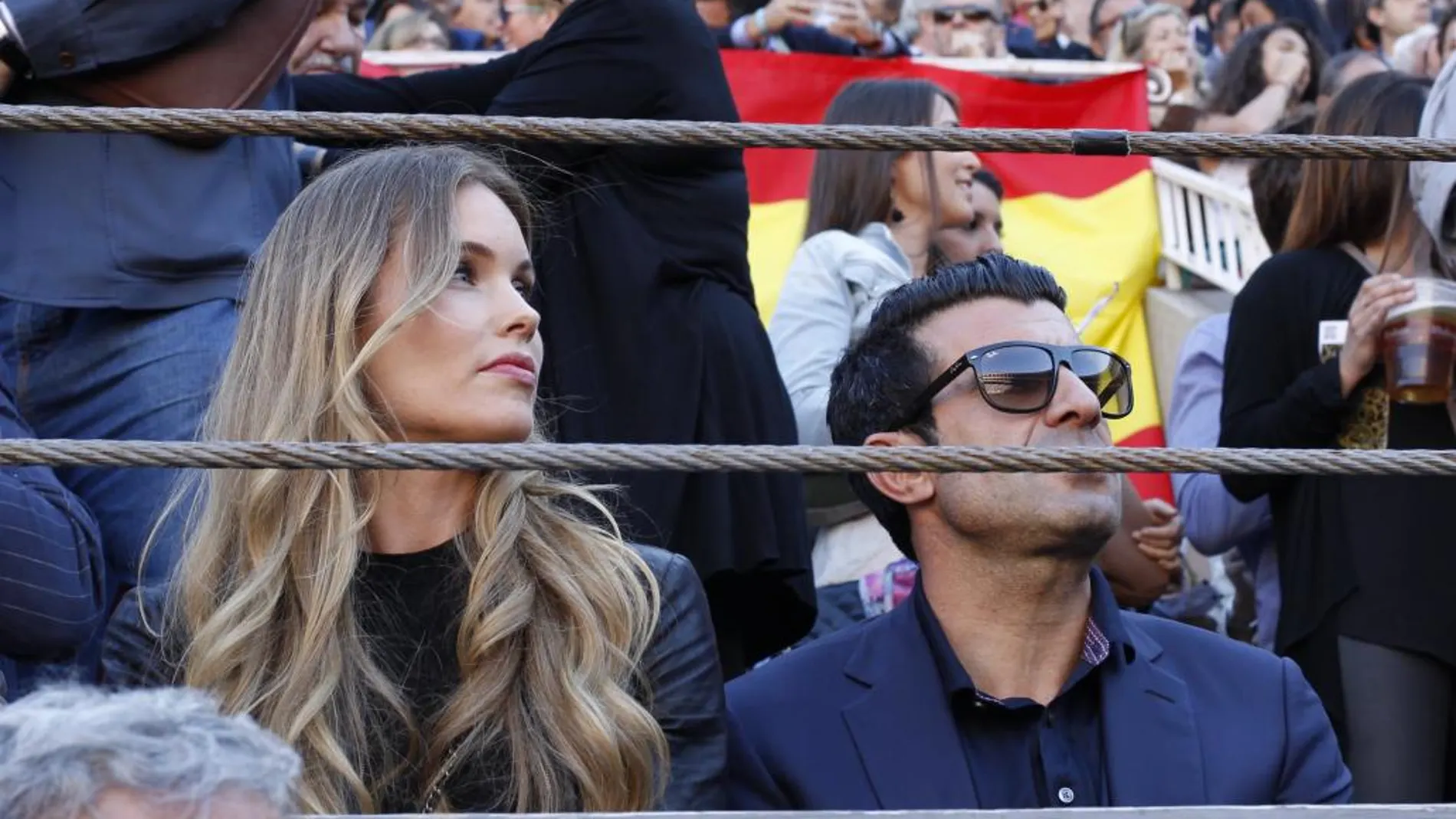 Luis Figo y su esposa, en los toros
