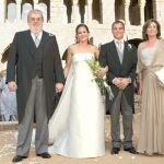 Ángela Lara García, junto a sus padres, José Manuel Lara Bosch y Consuelo García Piriz, y su esposo