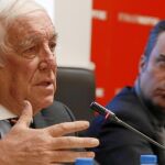 El Alto Comisionado Carlos Espinosa de los Monteros, Óscar Álvarez y Eduardo Olier, del Instituto Choiseul