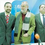 Francisco Mellet, en una imagen retrospectiva con Torrijos y Alfonso Mir, que asumió la gerencia provisional