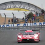 Coche del equipo Nissan en una sesión clasificatoria