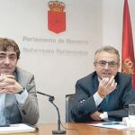 El líder del PSN, Roberto Jiménez, y Miguel Sanz, presidente navarro
