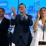 Rajoy junto a Sánchez-Camacho y el candidato a la Alcaldía de Barcelona, Alberto Fernández Díaz.