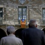 Imagen de la fachada del Ayuntamiento de Manresa (Barcelona), gobernado por CIU, con la bandera estelada.