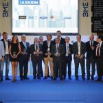 Imagen de los galardonados con sus premios tras finalizar el acto.