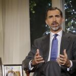 El Rey Felipe VI comparece ante los españoles desde el Palacio de La Zarzuela con el pimer mensaje televisado de Navidad de su reinado