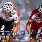Los ciclistas españoles, Alejandro Valverde (i) y Joaquím "Purito"Rodríguez, a su llegada a la meta de la 18ª etapa de la Vuelta 2014