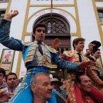 Perera, El Juli y Ureña salen en volandas del coso de Cuatro Caminos