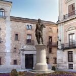 Simulación de la escultura de Felipe II en la plaza de la Villa