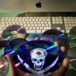 Multan con 250.998 euros y seis meses de cárcel a un pirata informático