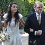 El ministro de Luis de Guindos acompaña a su hija Belén, en el día de su boda