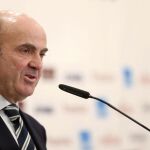 El ministro español de Economía, Luis de Guindos, en el foro de Europa Press