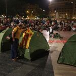 Finalmente, la policía retiró las tiendas de la acampada a favor del 9N