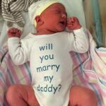 Imagen del bebé con la propuesta de matrimonio