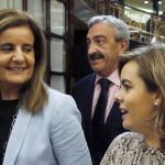 La vicepresidenta del Gobierno, Soraya Sáenz de Santamaría, y la ministra de Empleo y Seguridad Social, Fátima Báñez