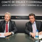 Los consejeros José Antonio de Santiago-Juárez y Emilio del Río explican la ampliación de los acuerdos