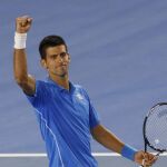 Novak Djokovic celebra su victoria sobre Milos Raonic