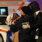Una mujer llega a puerto tras ser rescatada por un barco moldavo