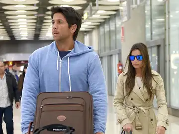 Fernando Verdasco y Ana Boyer, en el aeropuerto Adolfo Suárez de Madrid Fernando Verdasco y Ana Boyer, en el aeropuerto Adolfo Suárez de Madrid