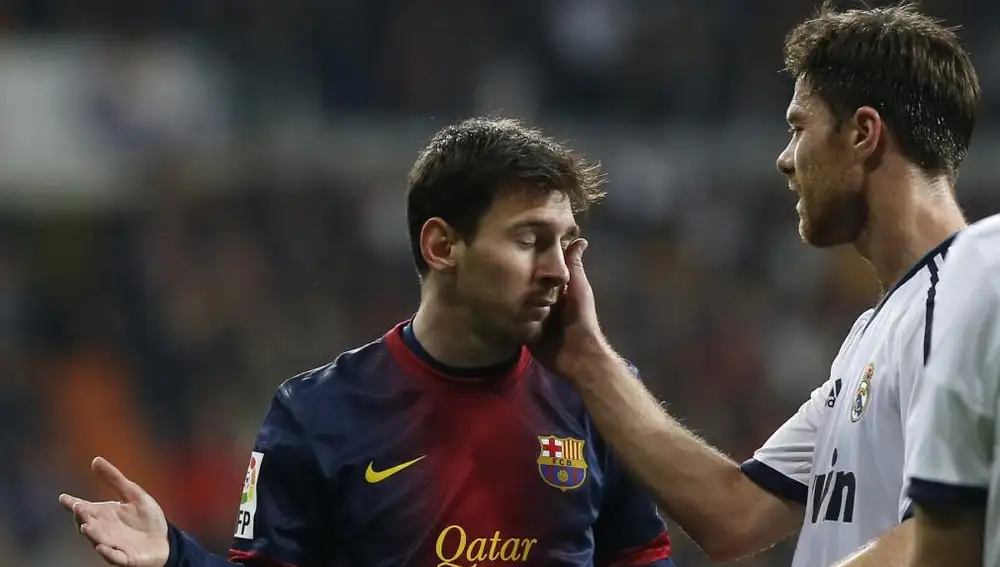 Xabi Alonso y Lionel Messi