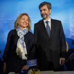 La fiscal general del Estado, Consuelo Madrigal, con Carlos Lesmes, presidente del Tribunal Supremo y del Consejo General del Poder Judicial, en el desayuno informativo