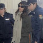 Raquel Gago a su llegada hoy a la Audiencia Provincial de León.