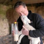 Cameron arrebata a Miliband el voto de los trabajadores