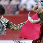 Varea paseó una oreja y dio una vuelta al ruedo para firmar una actuación rotunda