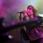 Julian Casablancas, líder de «The Strokes», durante una actuación