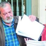 Francisco Serrano muestra las demandas presentadas por los ex trabajadores de UGT-Andalucía