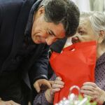 El presidente de la Comunidad de Madrid, Ignacio González ha visitado esta mañana la Residencia Pública de Mayores Vallecas