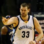 Marc Gasol, de Grizzlies, reacciona tras una jugada ante Pelicans