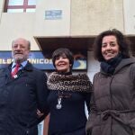 Concha Velasco, en 2015 junto a León de la Riva y Mercedes Cantalapiedra, en la calle que lleva su nombre